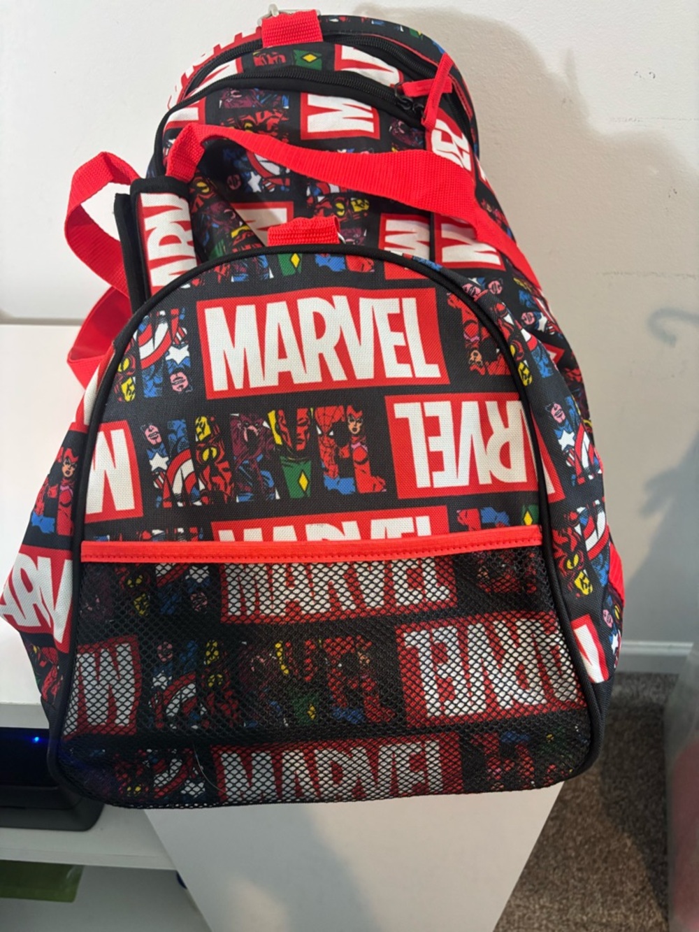Marvel Red and Black Logo Comic-Print Duffel Bag Vacation Casual - Picture 8 of 8